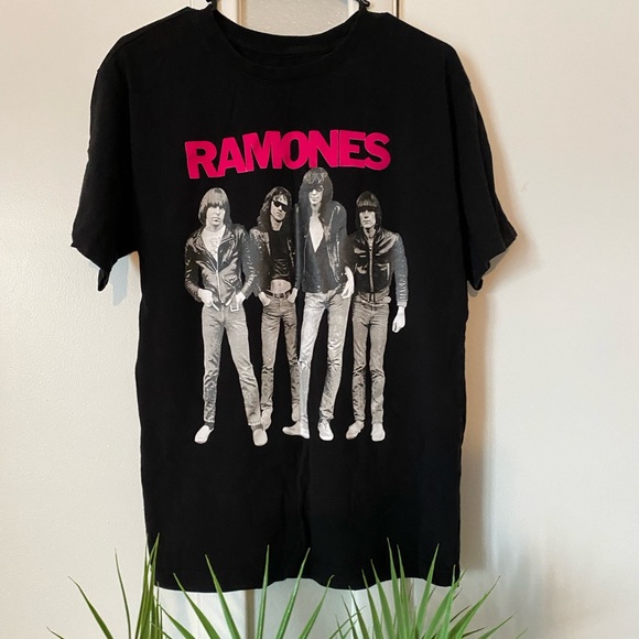 Hot Topic | Shirts | Ramones Tshirt 